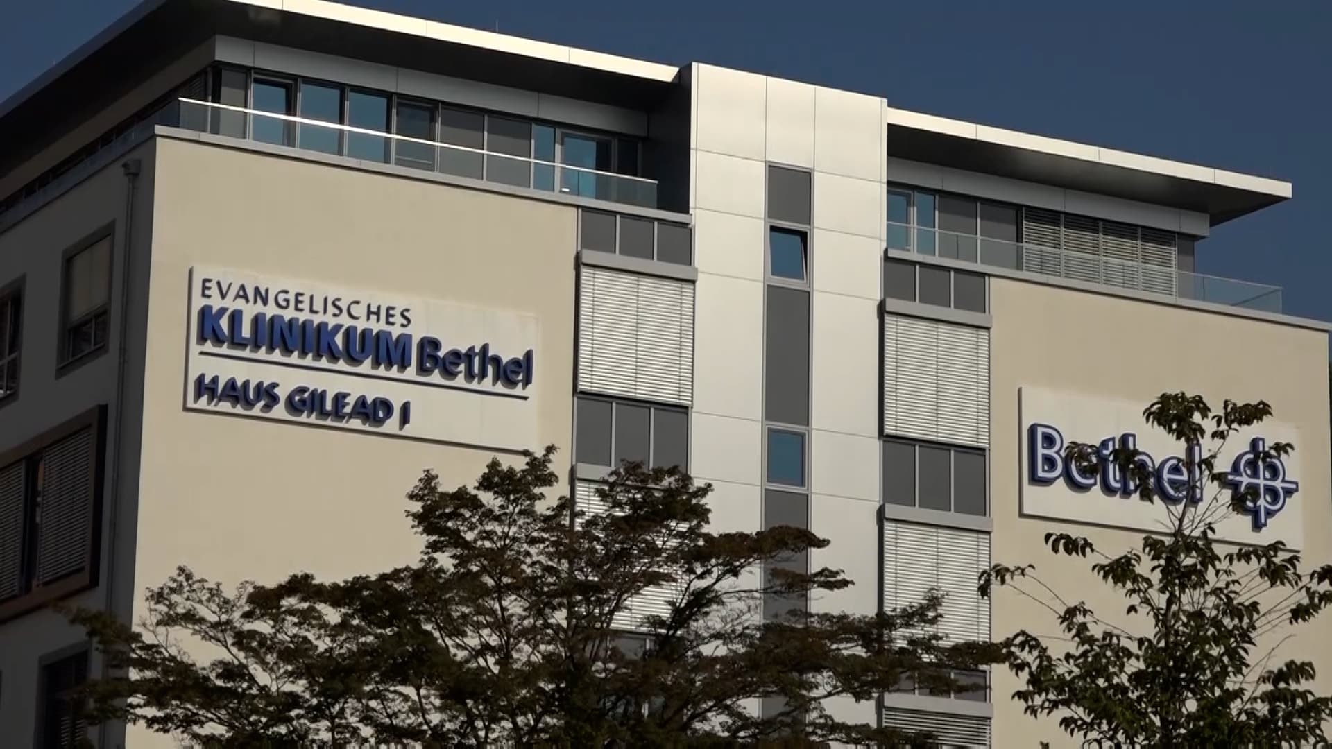 Patientinnen in Klinik vergewaltigt – Bielefelder Arzt steht unter Verdacht und sitzt seit Dienstag in Untersuchungshaft