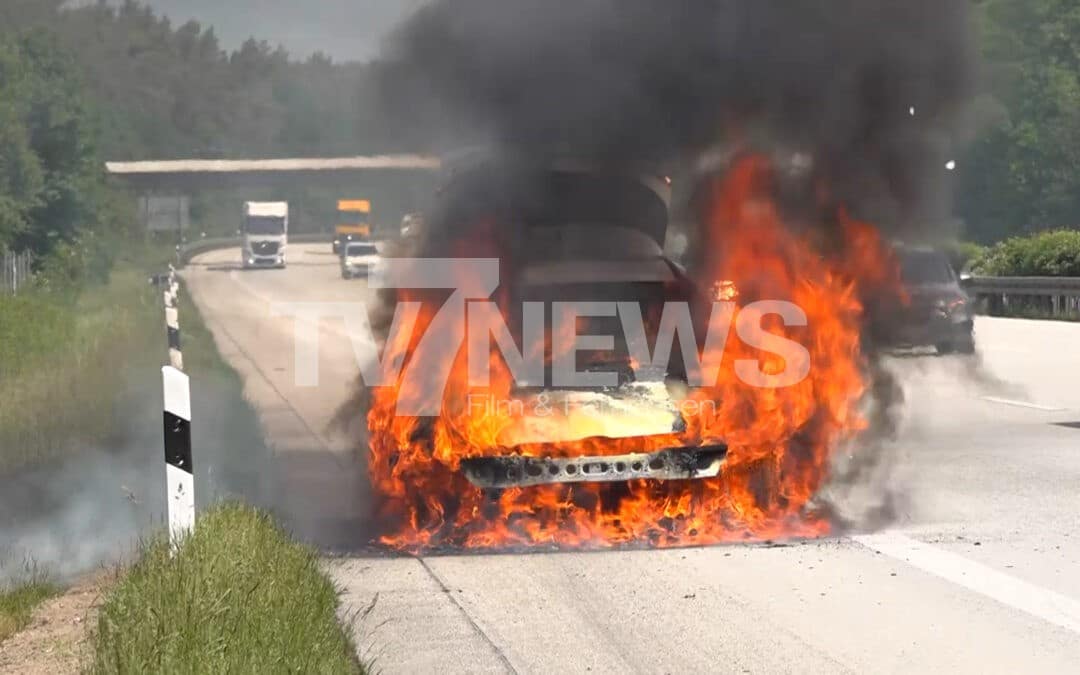 Feuer vernichtet Ford Focus